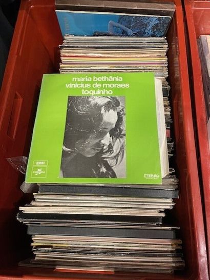 Lot de disques vinyles. Dans une caisse....