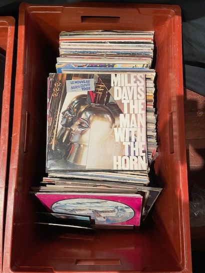 Lot of vinyl records.
In a case.
Scratches...
