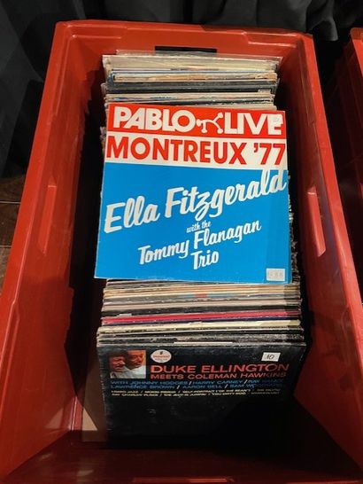 Lot de disques vinyles. Dans une caisse....