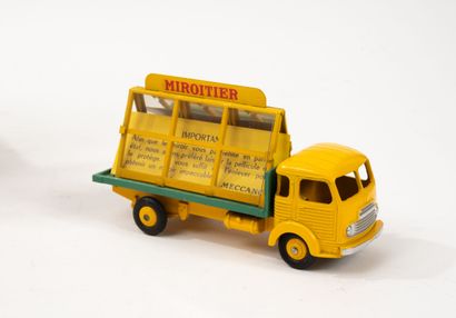 DINKY TOYS FRANCE
Lot including 3 Simca 