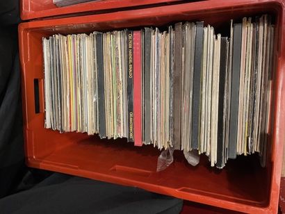 Lot de disques vinyles. Dans une caisse....
