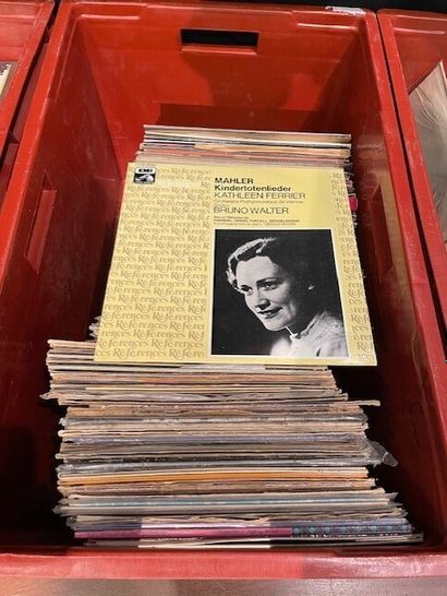 Lot de disques vinyles. Dans une caisse....