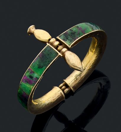 GOUDJI (1941)
Beau bracelet jonc ouvrant...