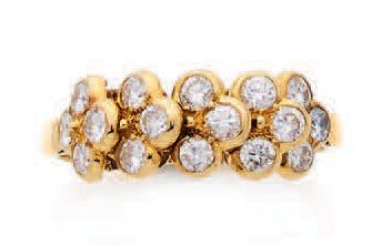 CHAUMET Paris
Bague en or jaune (750) formée...