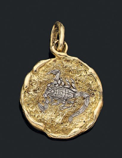 CHAUMET Paris
Important pendentif en or jaune...