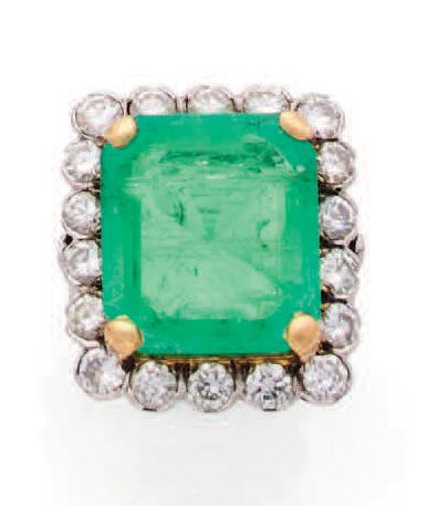 Bague 2 tons d'or 750 millièmes, ornée d'une...