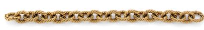 MAUBOUSSIN, Paris
Bracelet en or jaune (750)...