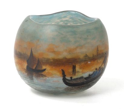 DAUM in Nancy
Flat-bottomed ball vase with...