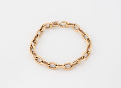 Bracelet en or jaune (750) à maille forçat.
Fermoir...