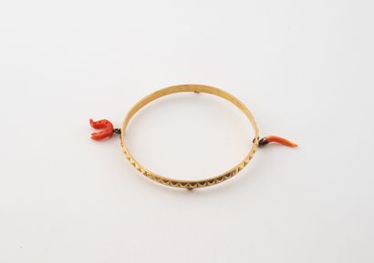 Bracelet rigide en or jaune (750) ornée d'une...