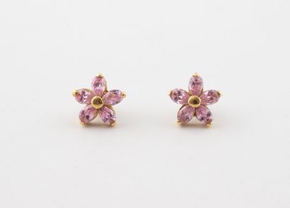Paire de boucles d'oreilles en or jaune (750)...