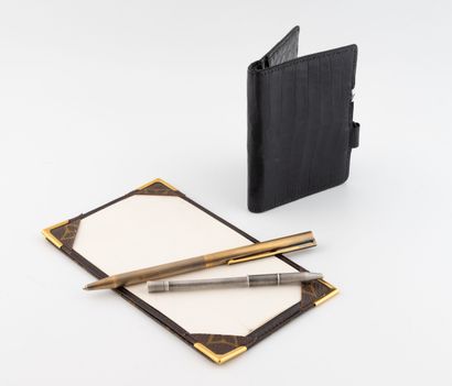 HERMES
Black crocodile-style leather agenda...