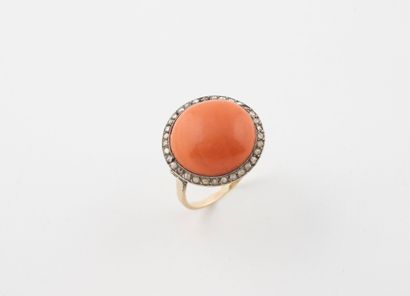 Bague ronde en or jaune (585) et platine...