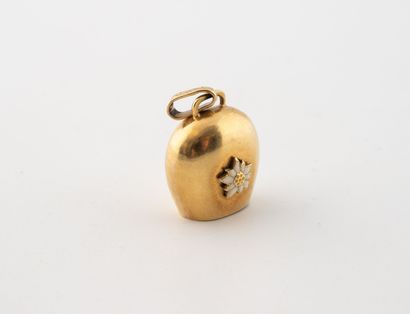 Pendentif clochette en or jaune (750) ornée...