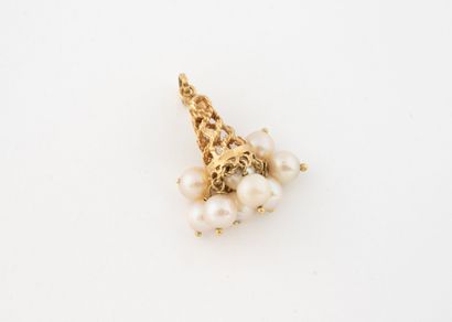 Pendentif en or jaune (750) AC formant un...