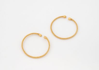 Paire de petits bracelets rigides d'enfants...