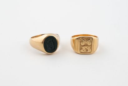 Set of two signet rings in yellow gold (750),...