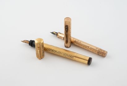Gilt metal pen with engraved floral frieze...