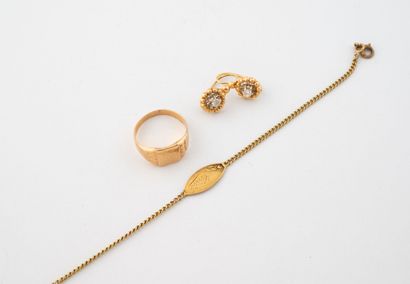 Lot in yellow gold (750) including :
- A...
