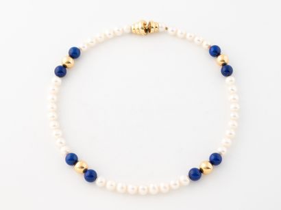 Collier de perles de culture blanches intercalées...