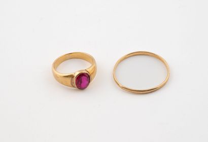 Lot in yellow gold (750) comprising :
- A...