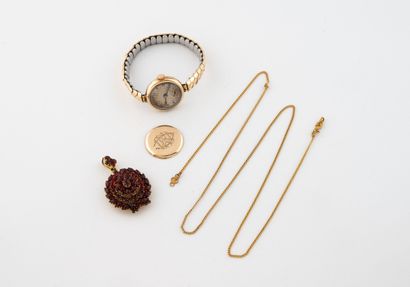 Gold lot including :
- A fine yellow gold...