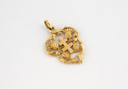 Yellow gold (750) pendant with openwork design...