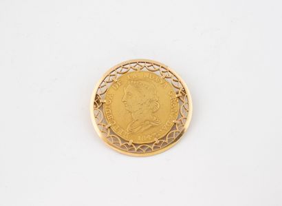 Broche en or jaune (750) ornée d'une pièce...