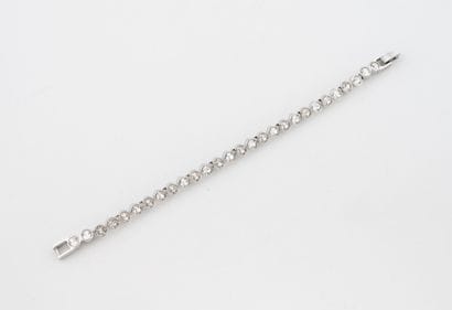 SWAROSVSKI
Bracelet en métal argenté formé...