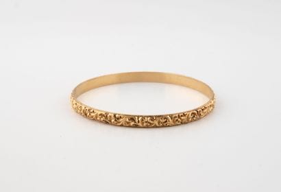 Rigid yellow gold (750) bangle with foliate...