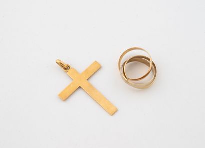 Lot in yellow gold (750) including :
- A...