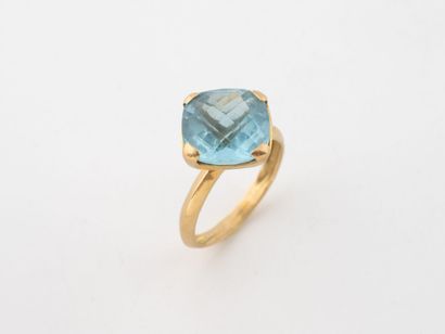 Bague en or jaune (750) ornée d'une aigue...