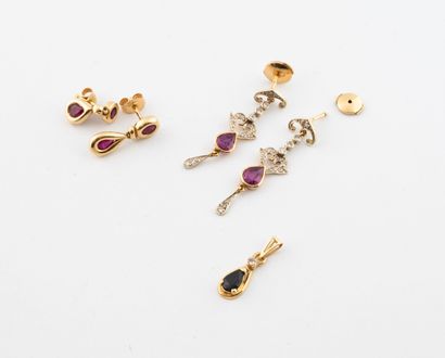 Lot of gold jewelry (750) including: 
- A...