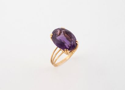 Bague en or jaune (750), l'anneau ajouré...