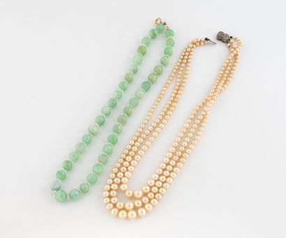 Collier de billes en jadéite alternées de...