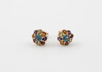 Paire de clous d'oreilles en or jaune (585)...