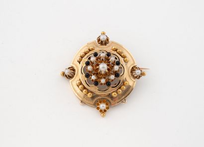 Yellow gold (750) openwork brooch set with...