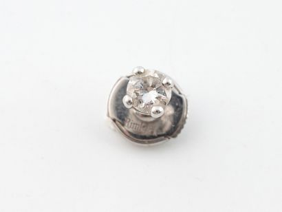Clou d'oreille en or (750)
Poids brut : 0.7...