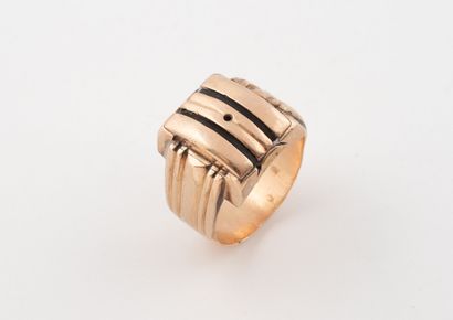Bague en or rose (585), le chaton rectangulaire...