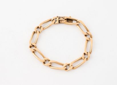 Bracelet en or jaune (750) à maille cheval...