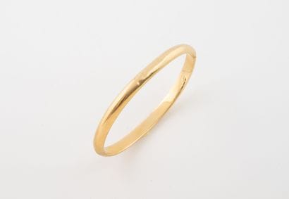 Débris de bracelet jonc rigide en or jaune...