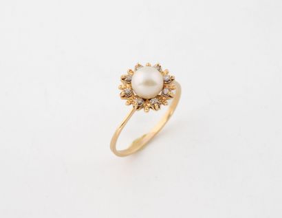 Bague marguerite en or jaune (750), le chaton...