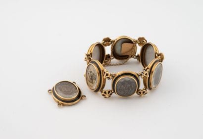 Yellow gold (750) bracelet adorned with oval...
