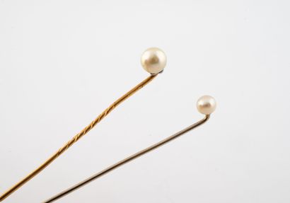 Set of two yellow gold (750) and white gold...