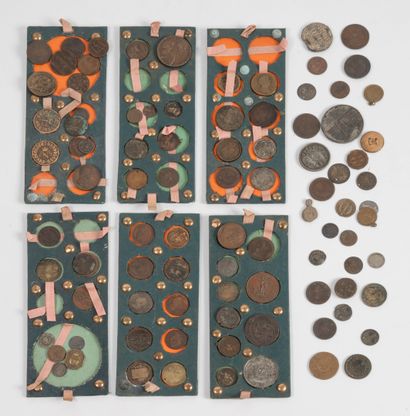 Lot de pièces et monnaies diverses en bronze...