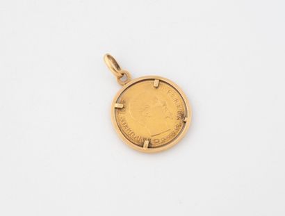 Pendentif en or jaune (750) retenant une...