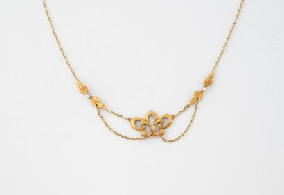 Collier chaîne maille forçat orné d'une fleur...