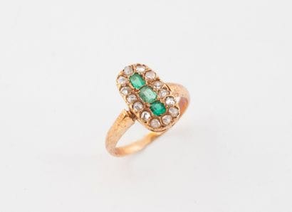 Pink gold (750) petit doigt ring centered...