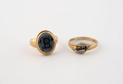 Lot of two rings including : 
- Yellow gold...
