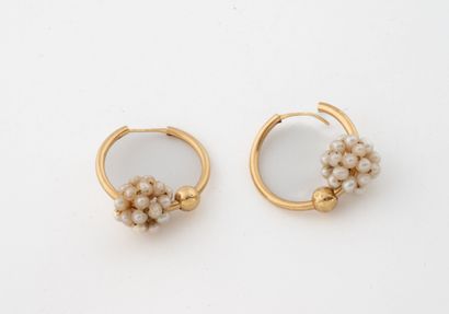 Paire de boucles d'oreilles en or jaune (750)...